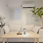 M1 Wood House Hongik Univ 6 Double Beds