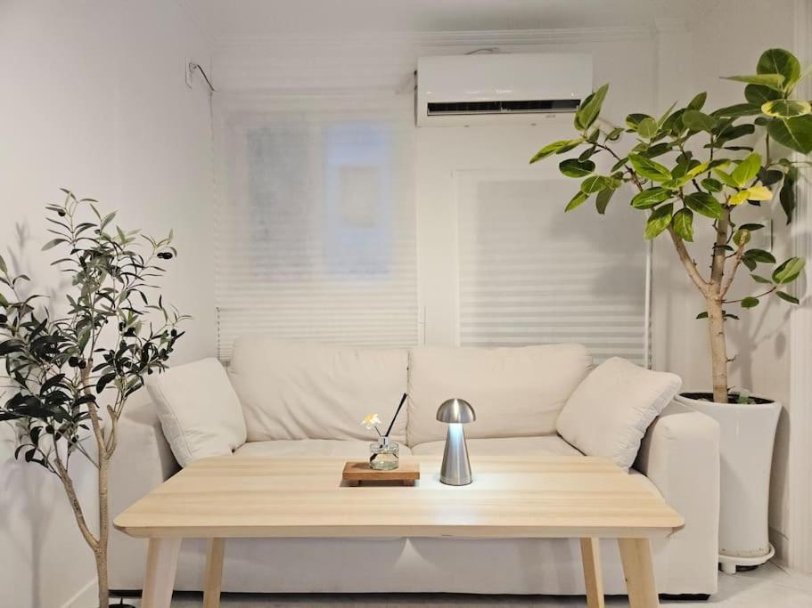 M1 Wood House Hongik Univ 6 Double Beds *