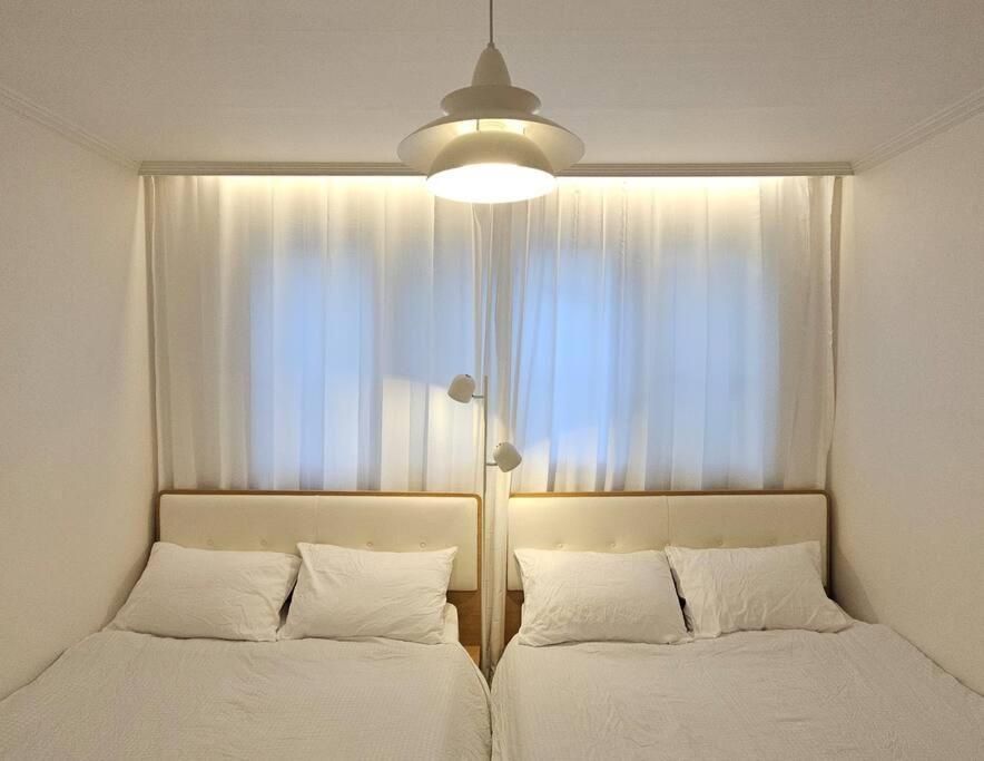 M1 Wood House Hongik Univ 6 Double Beds Apartment Seoul