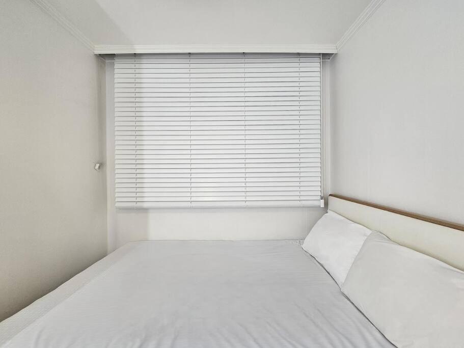 M1 Wood House Hongik Univ 6 Double Beds