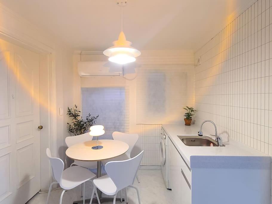 Apartment M1 Wood House Hongik Univ 6 Double Beds *