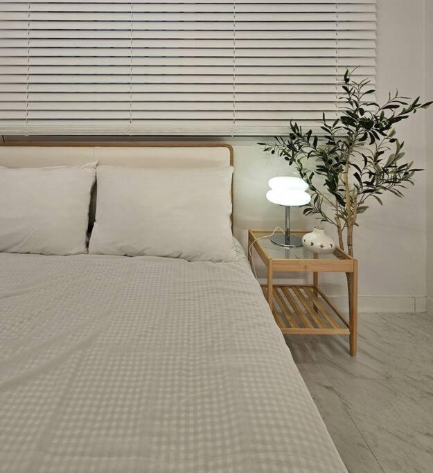M1 Wood House Hongik Univ 6 Double Beds *