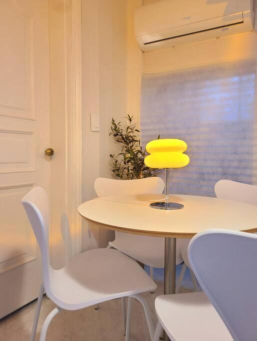 M1 Wood House Hongik Univ 6 Double Beds Apartment *