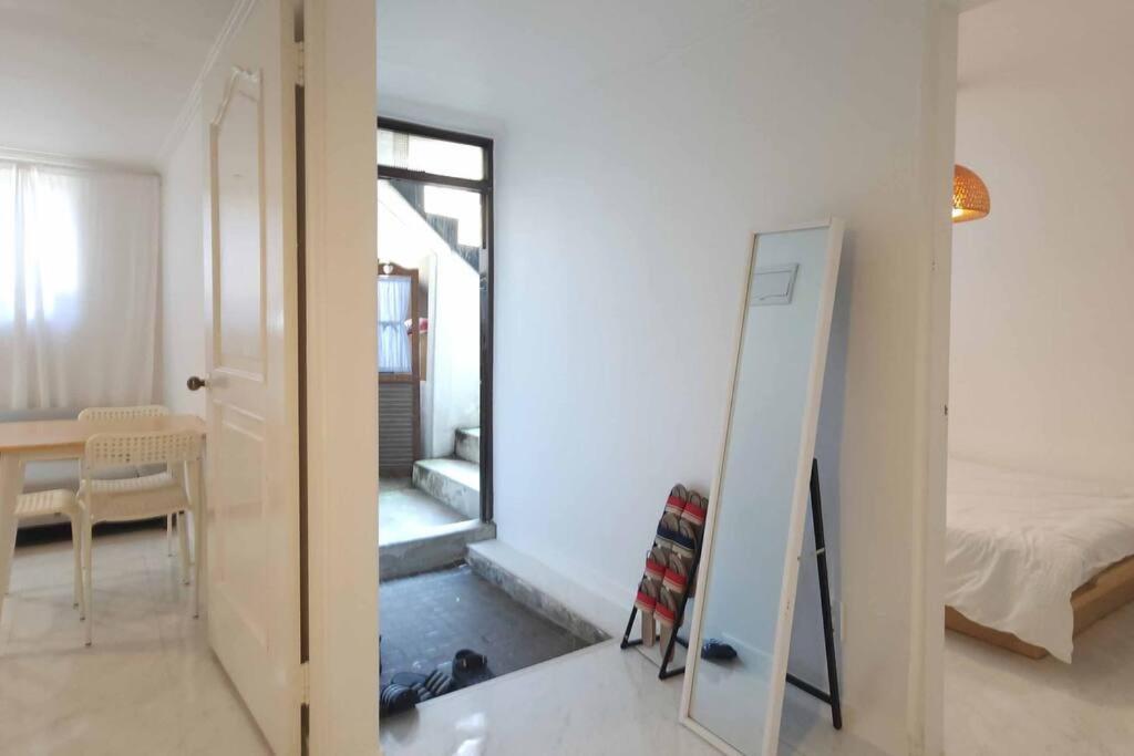 Apartment M1 Wood House Hongik Univ 6 Double Beds