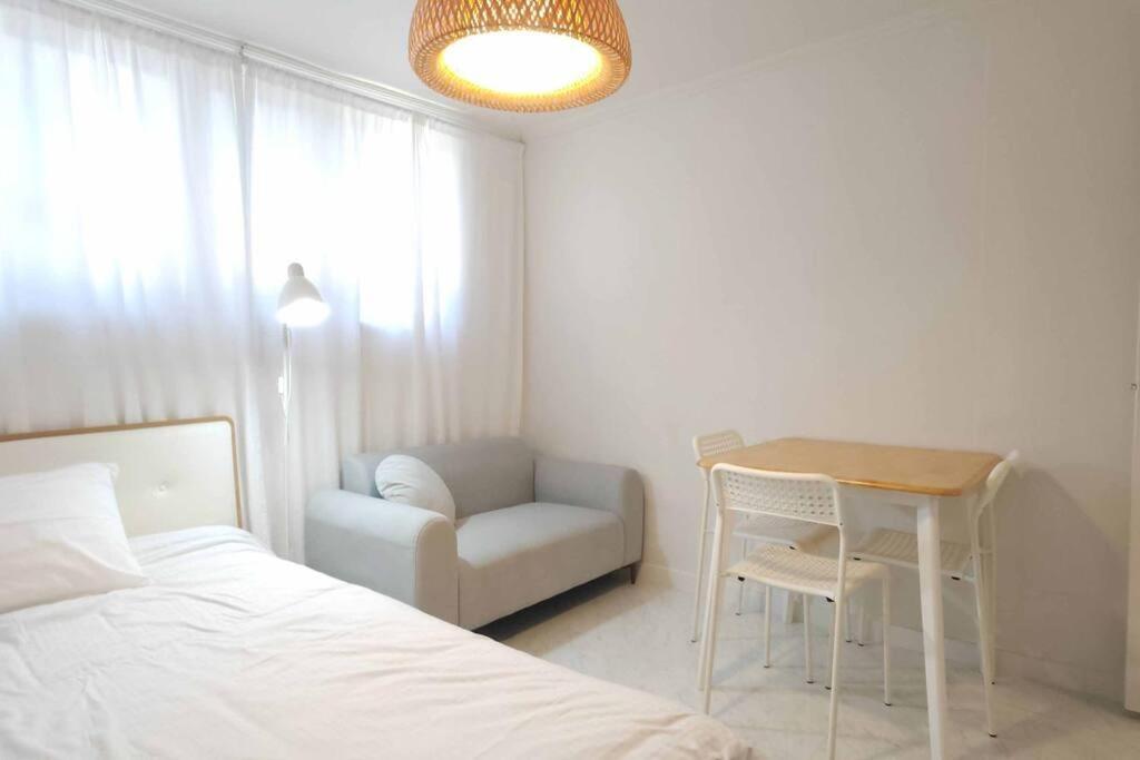 M1 Wood House Hongik Univ 6 Double Beds Apartment Seoul