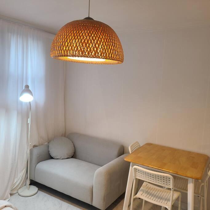 M1 Wood House Hongik Univ 6 Double Beds Apartment Seoul