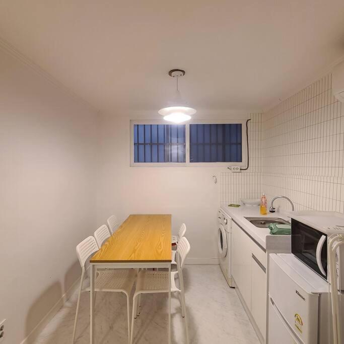 Apartment M1 Wood House Hongik Univ 6 Double Beds *