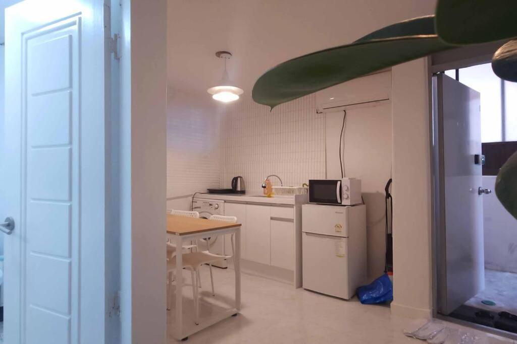 M1 Wood House Hongik Univ 6 Double Beds * Seoul