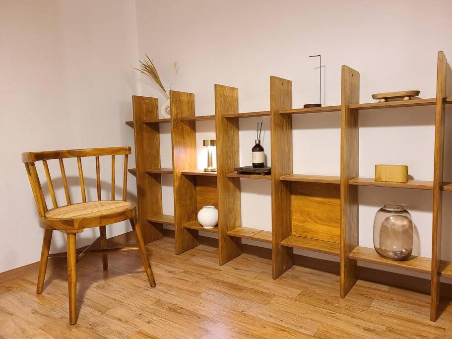 M1 Wood House Hongik Univ 6 Double Beds Apartment Seoul