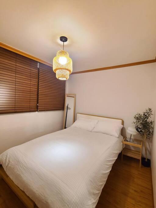 M1 Wood House Hongik Univ 6 Double Beds