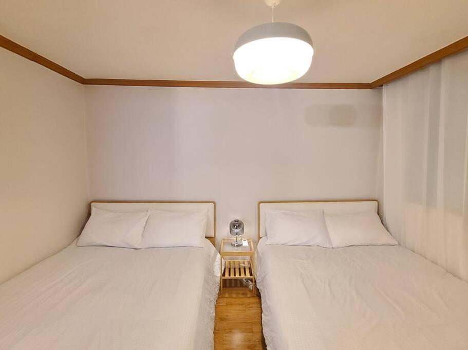 M1 Wood House Hongik Univ 6 Double Beds *