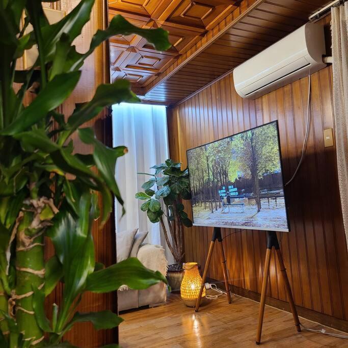 M1 Wood House Hongik Univ 6 Double Beds Apartment