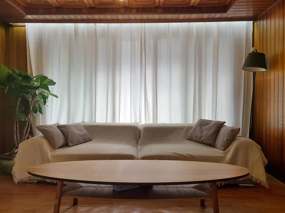 M1 Wood House Hongik Univ 6 Double Beds Apartment *