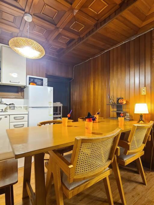 M1 Wood House Hongik Univ 6 Double Beds *