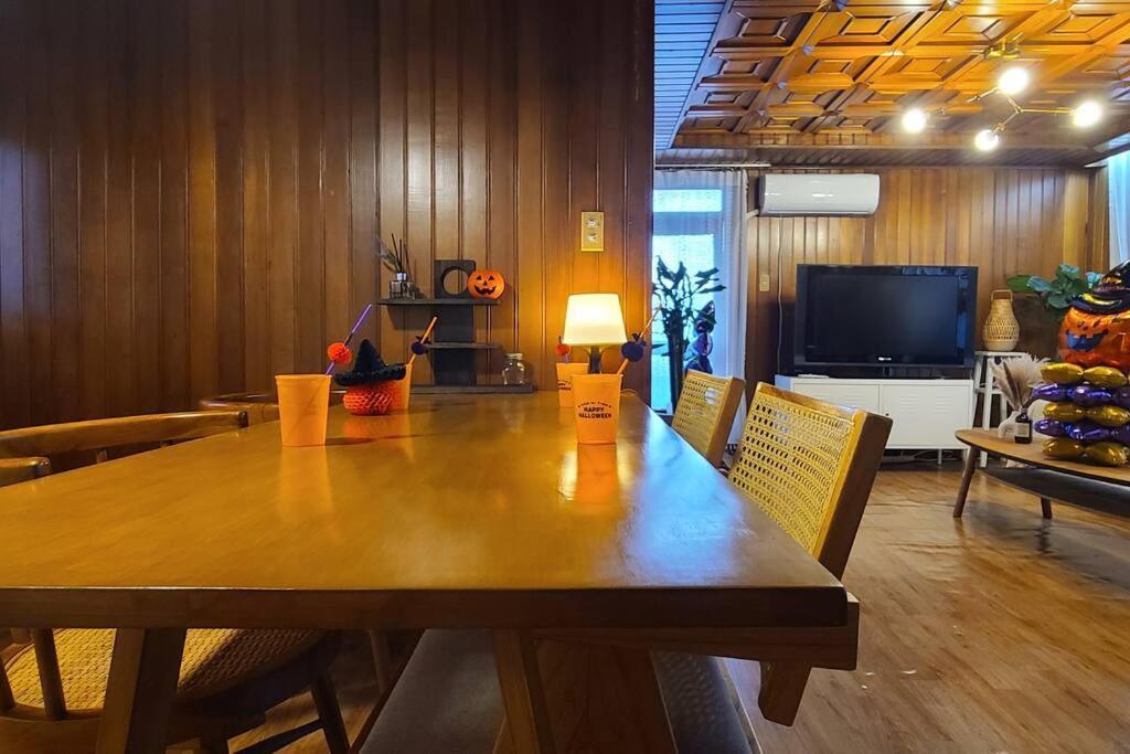 M1 Wood House Hongik Univ 6 Double Beds Seoul
