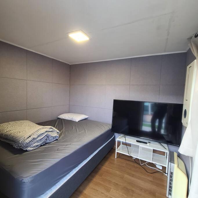 M1 Wood House Hongik Univ 6 Double Beds * Seoul