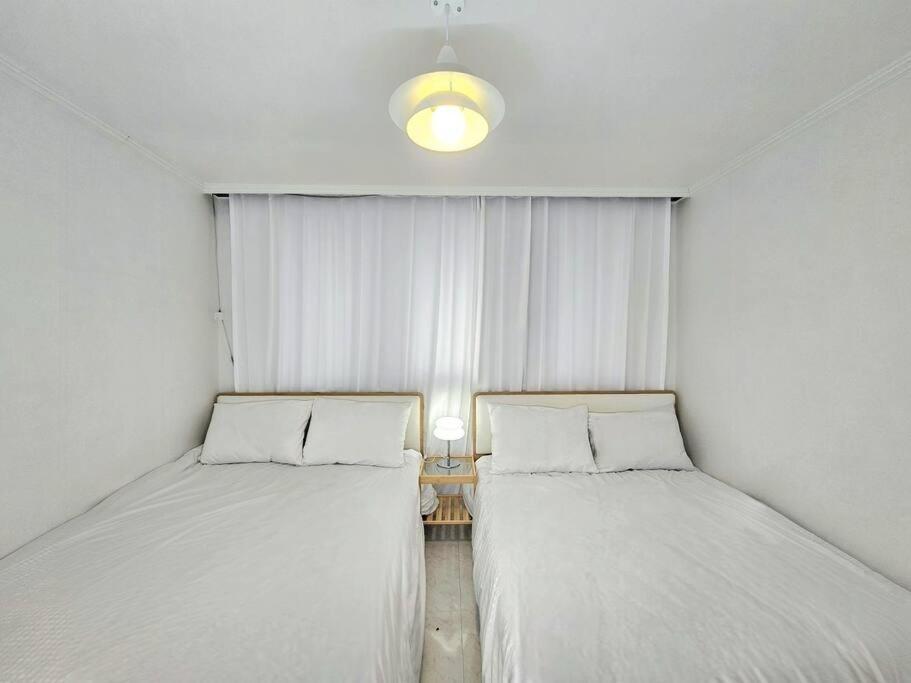 M1 Wood House Hongik Univ 6 Double Beds