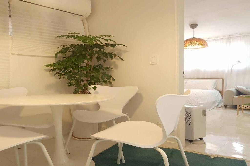 M1 Wood House Hongik Univ 6 Double Beds * Seoul